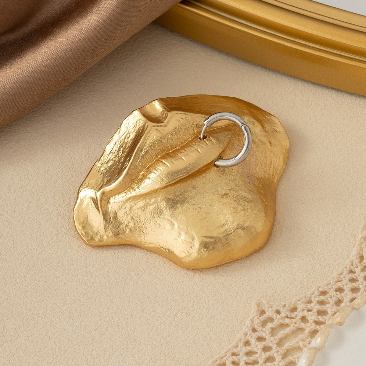 European and American hot devil's eye human face replica 18K abstract personalized brooch