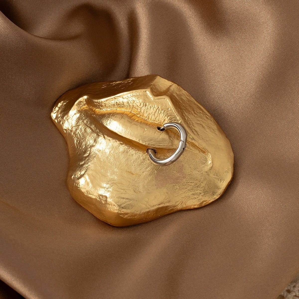 European and American hot devil's eye human face replica 18K abstract personalized brooch